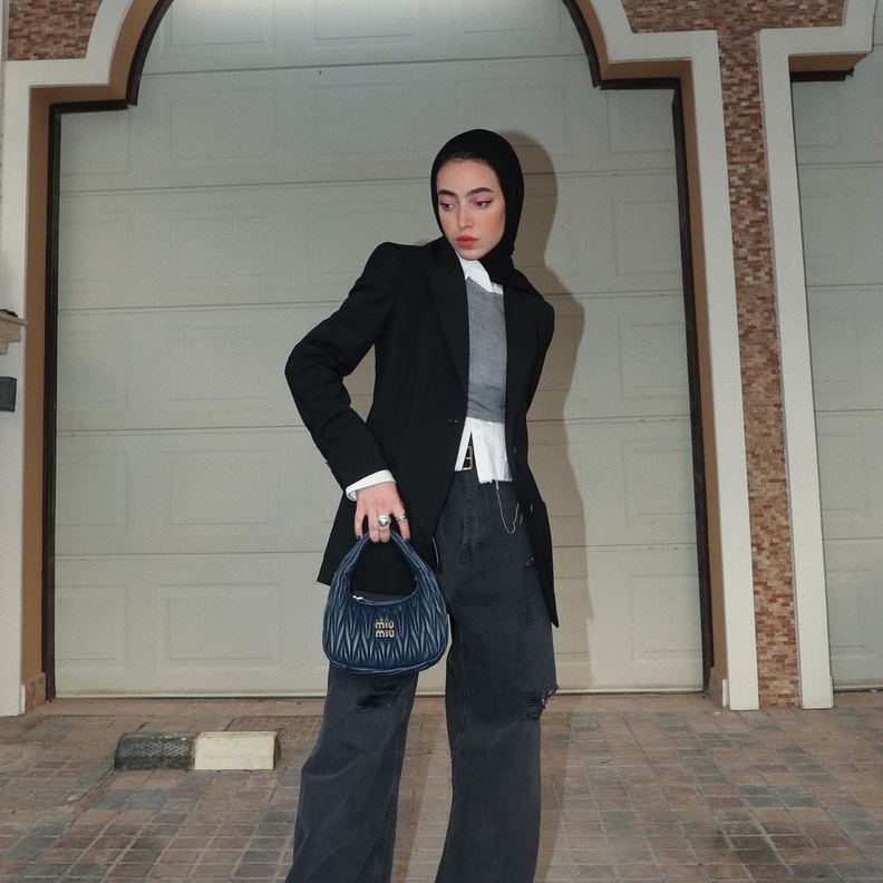 للصبايا المحجبات تنسيقات أزياء عصرية ومبتكرة من لينا الغوطي