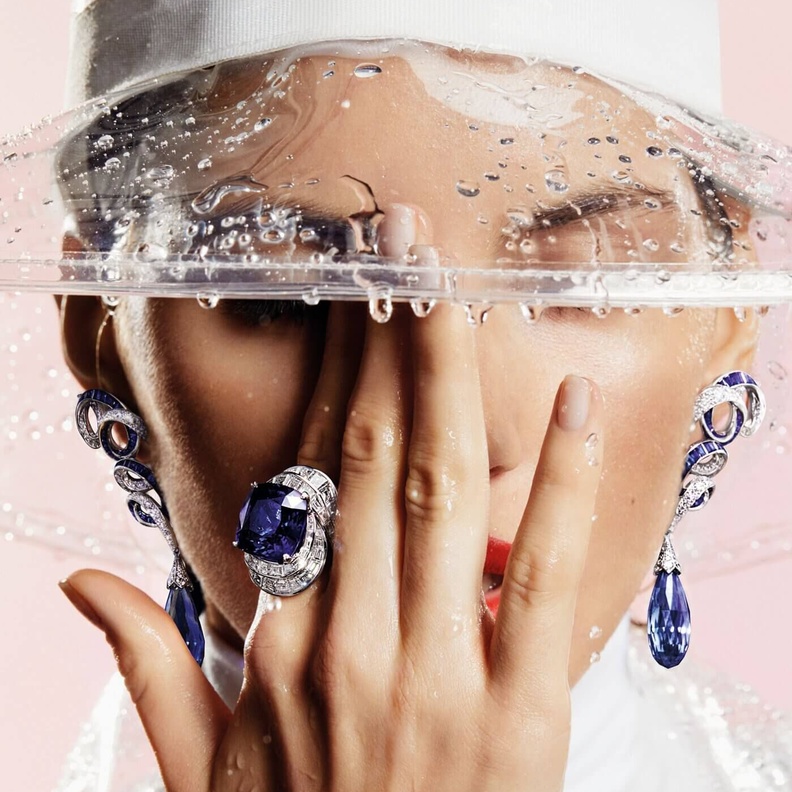 تألقي في يوم زفافك بأجمل موديلات أقراط فخمة بالياقوت الأزرق