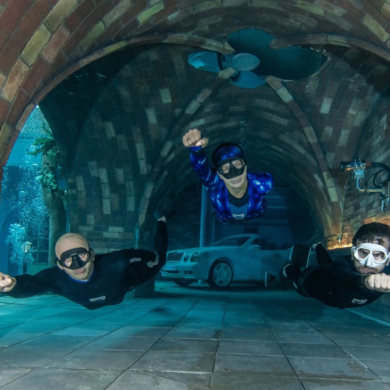 تجارب ممتعة لعشاق المغامرة في ديب دايف دبي.