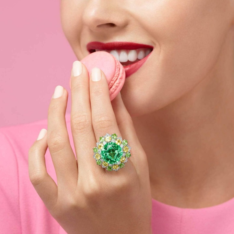 خاتم مرصع بالتسافوريت والغارنيت والألماس من هاري وينستون Harry Winston