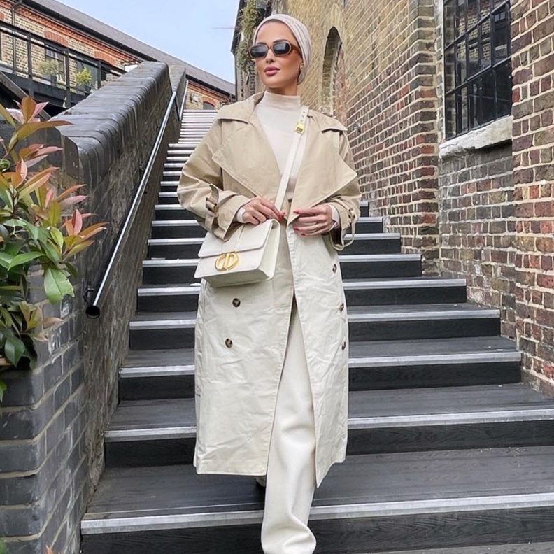 إطلالات عصرية للمحجبات من وحي "خلود الوتيد"