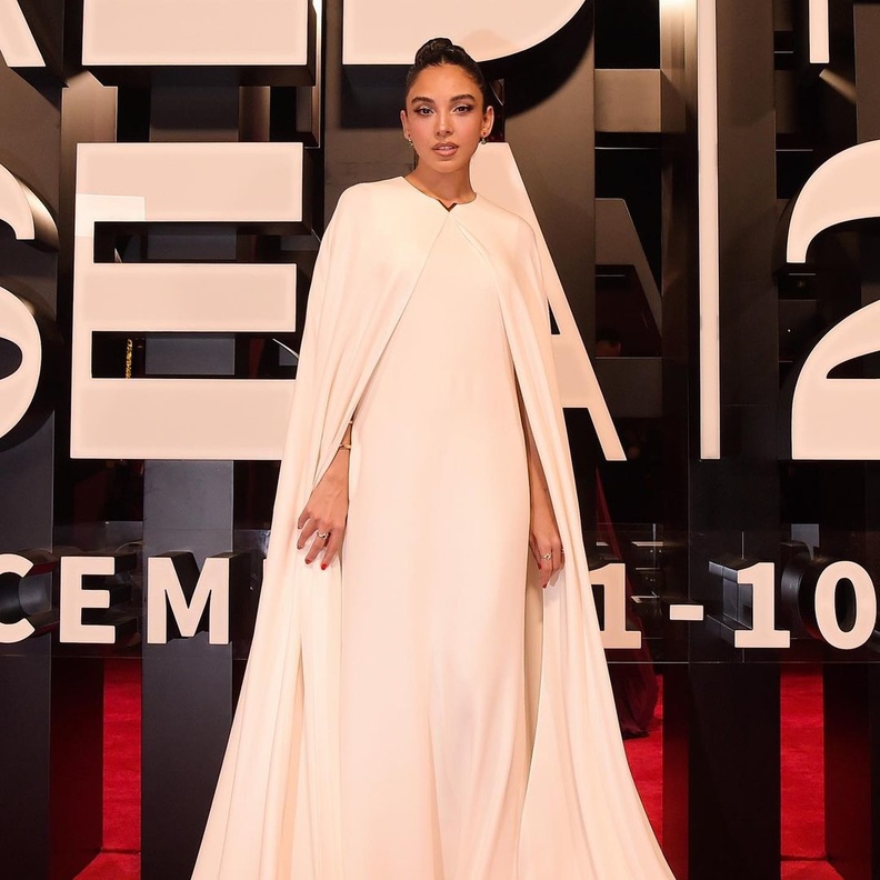 على طريقة النجمات استقبلي العام الجديد بأجمل اطلالات باللون الأبيض