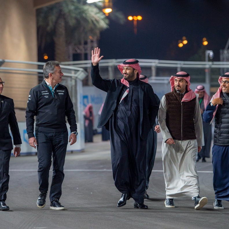 حفاوة كبيرة في استقبال سمو ولي العهد في سباق فورمولا إي الدرعية 2023