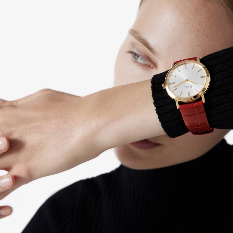 ساعات نسائية بألوان الميناء الأبيض مناسبة لشتاء 2023