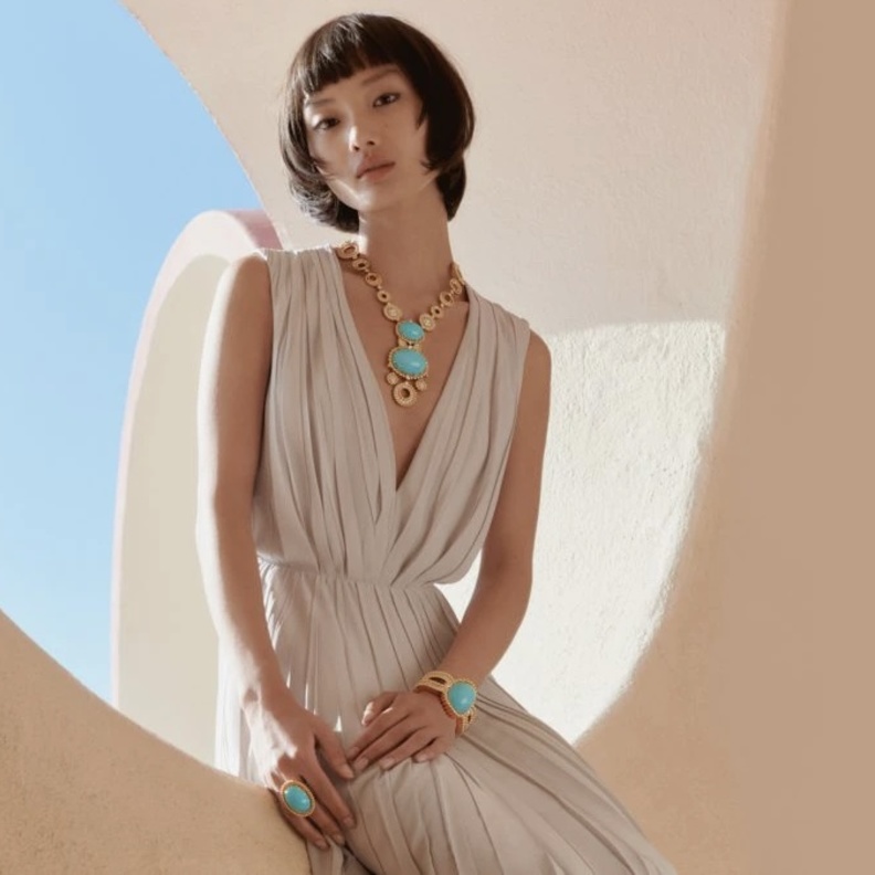 صيحات مجوهرات ملونة اعتمديها في  شتاء 2023