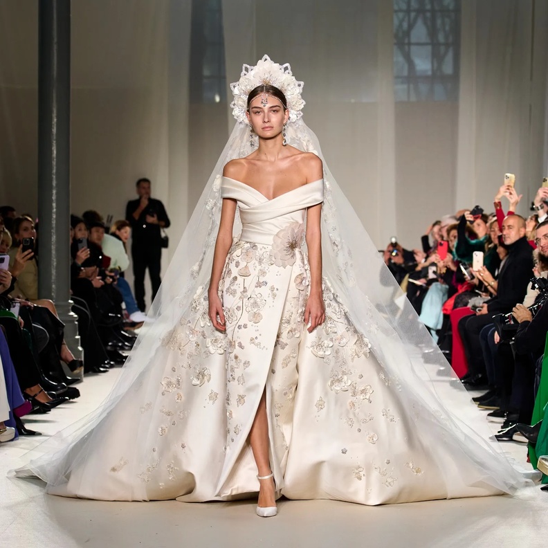 فساتين زفاف من أسبوع الموضة@eliesaab