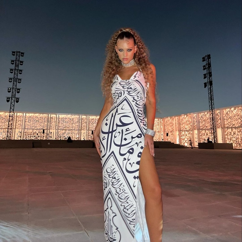 إطلالات إليانا العصرية والشبابية جعلتها النجمة الأمثل لمهرجان كوتشيلا