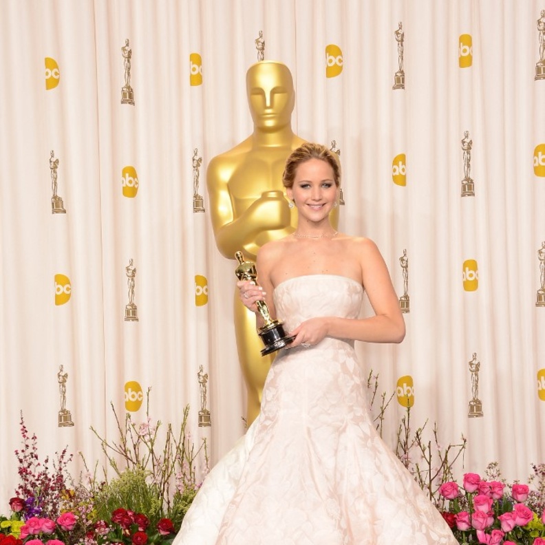 من إطلالات الأميرات إلى النجمات... اكتشفي 15 من أغلى الفساتين على مرّ السنوات