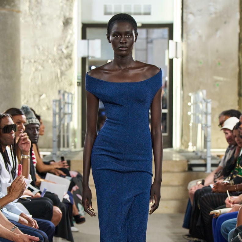 تألقي بصيحة الدنيم بلمسة مميّزة  