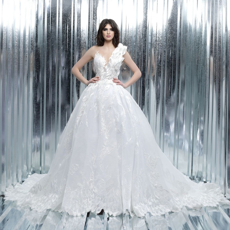 فستان زفاف للمصمم طوني شعيا