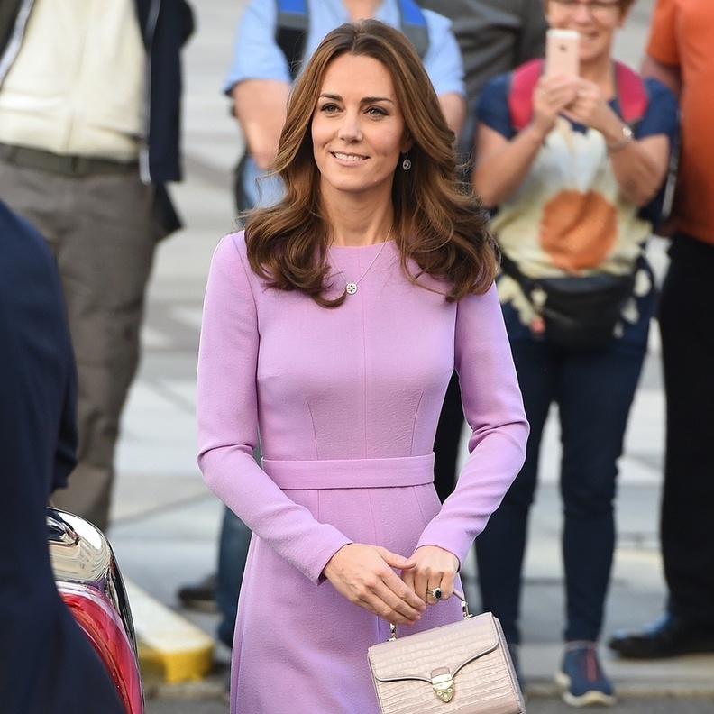 كيت ميدلتون تحمل حقائب يد من نفس الماركات العالمية