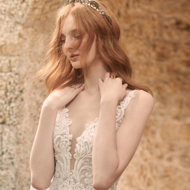 فستان عروس صاحبة الصدر الصغير