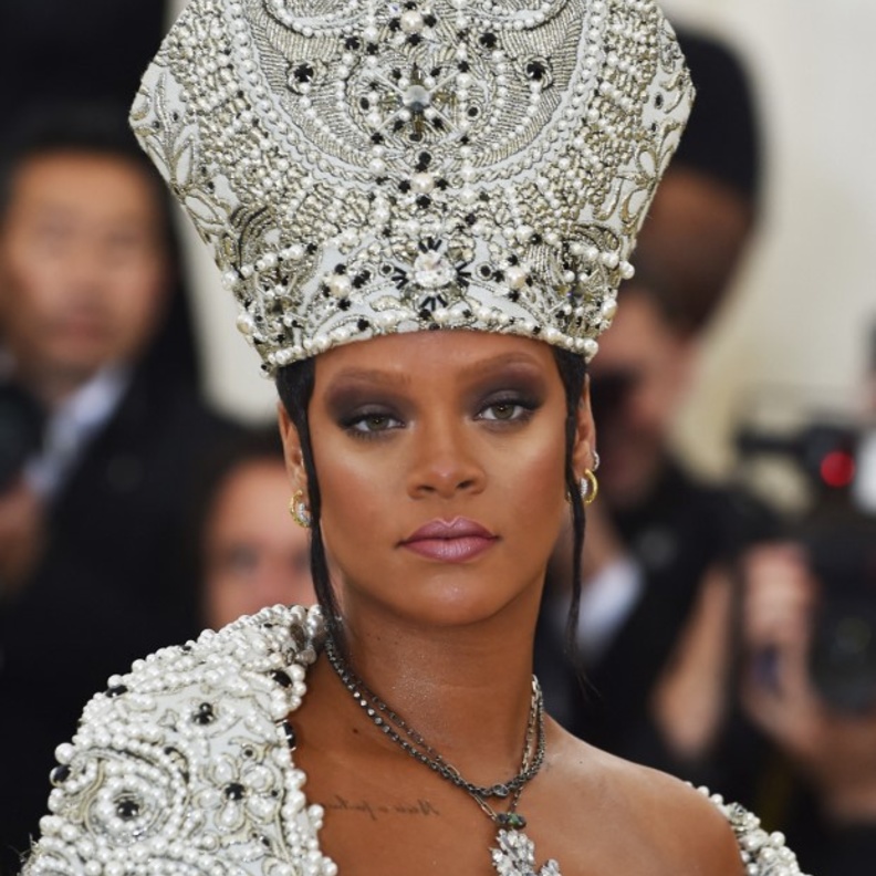 نجمات تألقنّ بقطع مجوهرات vintage خرافية 