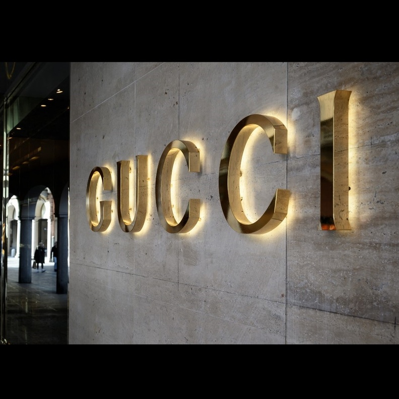 مهام واضحة وإرث ضخم.. من هو ساباتو دي سارنو المدير الإبداعي الجديد لدار GUCCI