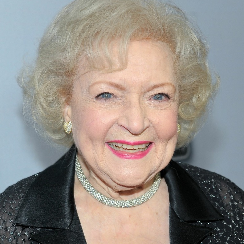  أجمل مجوهرات "الفتاة الذهبية" بيتي وايت Betty White