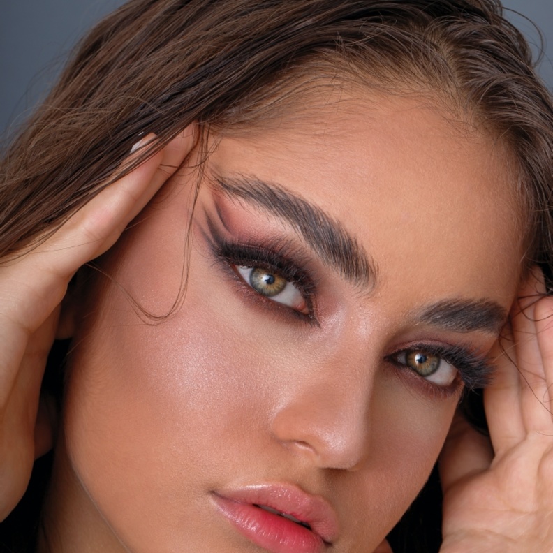 كيف تحصلين على حواجب كثيفة بتقنية المايكروبليدنغ الرقمية