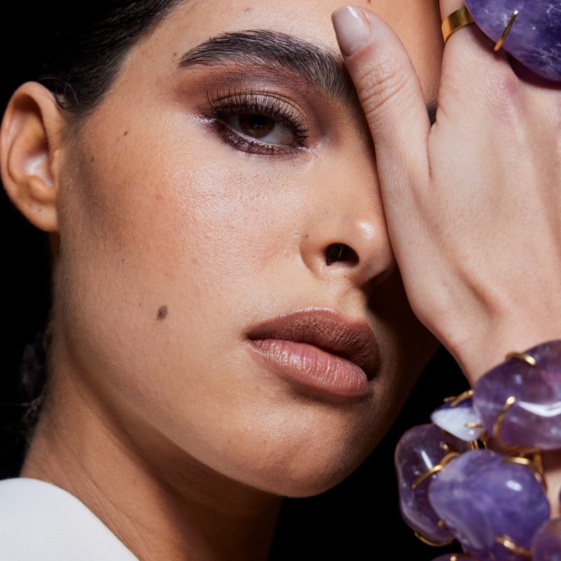 إطلالات جمالية لفتت الأنظار في كواليس عروض الهوت كوتور في باريس 2023