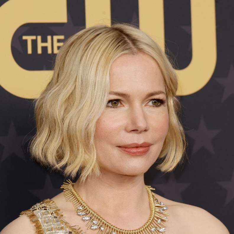  مكياج وتسريحات شعر النجمات في في حفل جوائز Critics Choice