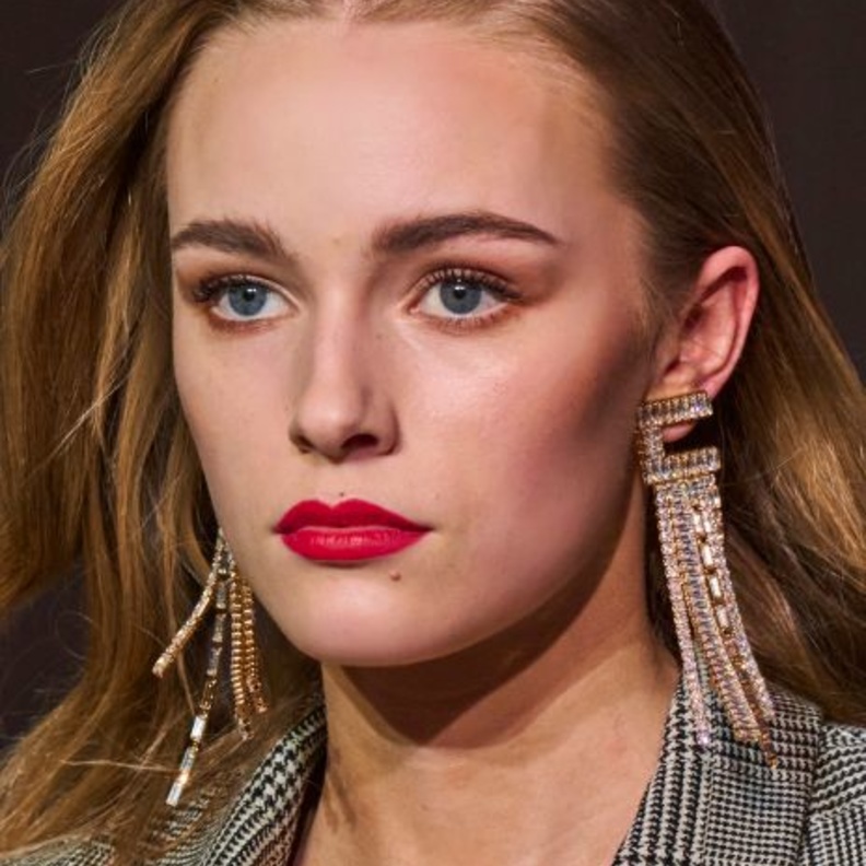 تطبيق البلاشر اللماع لوجهك الدائري من وحي Elisabetta Franchi