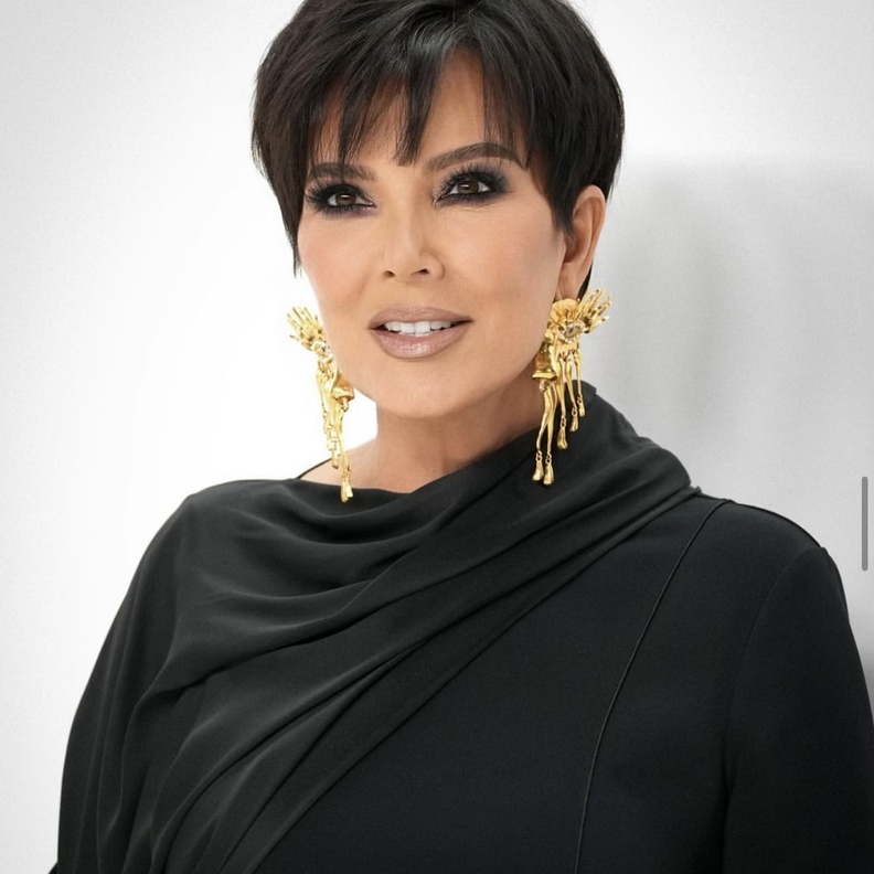 تطور المكياج السموكي الأسود عبر السنوات مع كريس جينير وطرق مميزة لتطبيقه بشكل لا يفنى