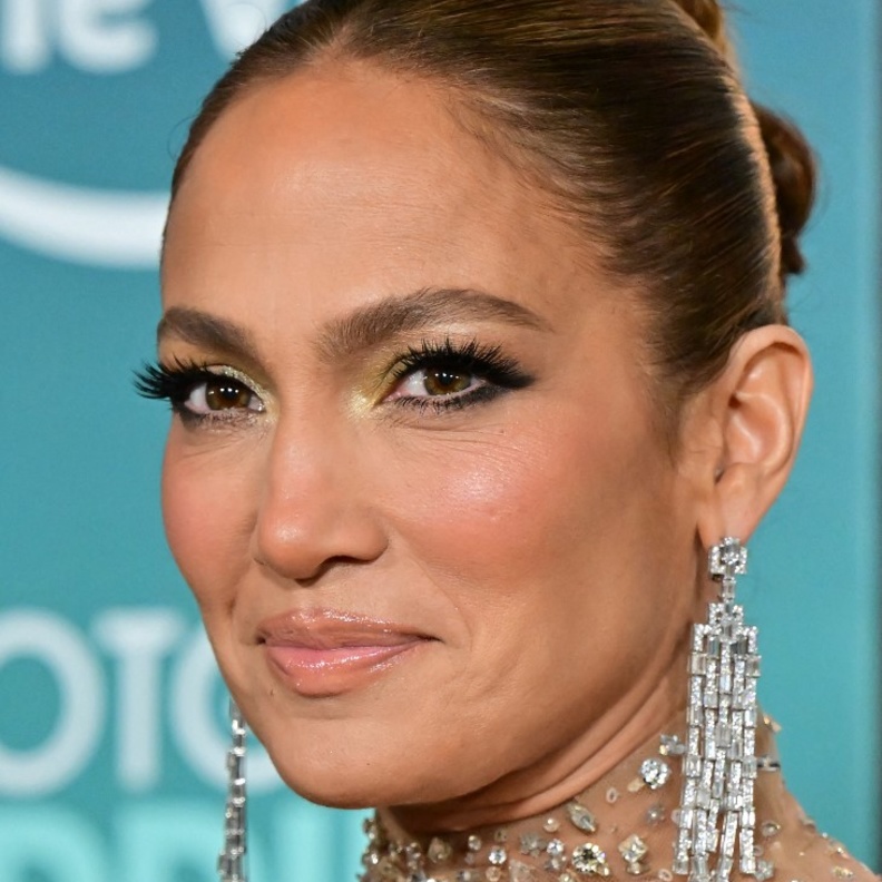 رسمات مكياج وتسريحة شعر إعتمديها بأسلوب جينيفر لوبيز