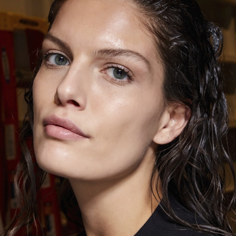 كيف تختارين السيروم المناسب لنوع بشرتك