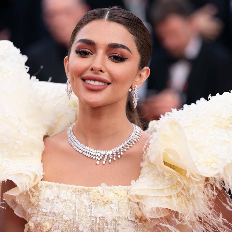 السعودية ألين سليمان ضمن قائمة أجمل 100 وجه في العالم ..إكتشفي أسرار إطلالاتها الجمالية