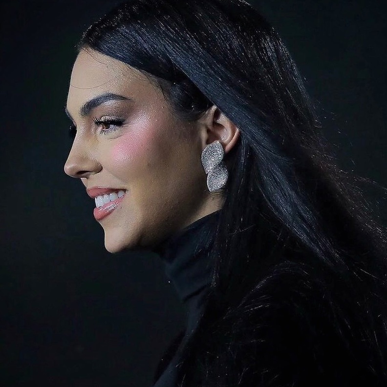 إطلالة مجوهرات جورجينا رودريغيز