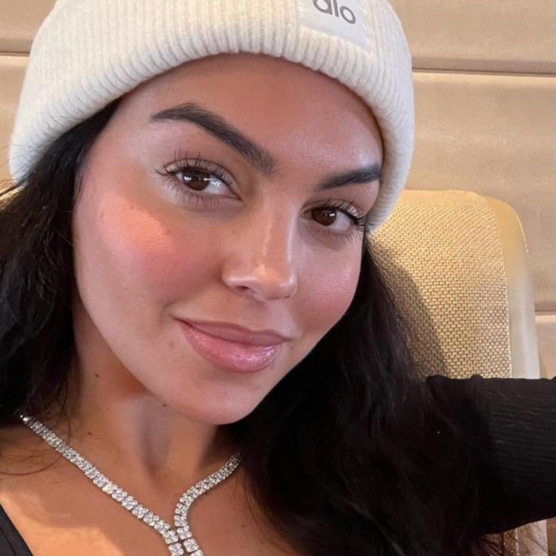 المكياج النيود سر جمال جورجينا رودريغز