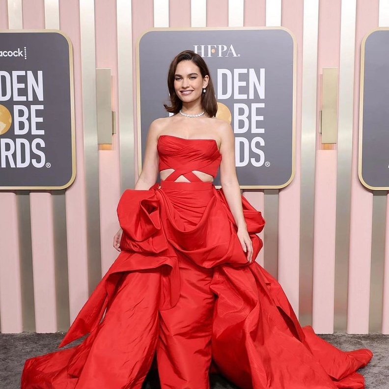 مجوهرات الممثلة البريطانية ليلي جيمس Lily James