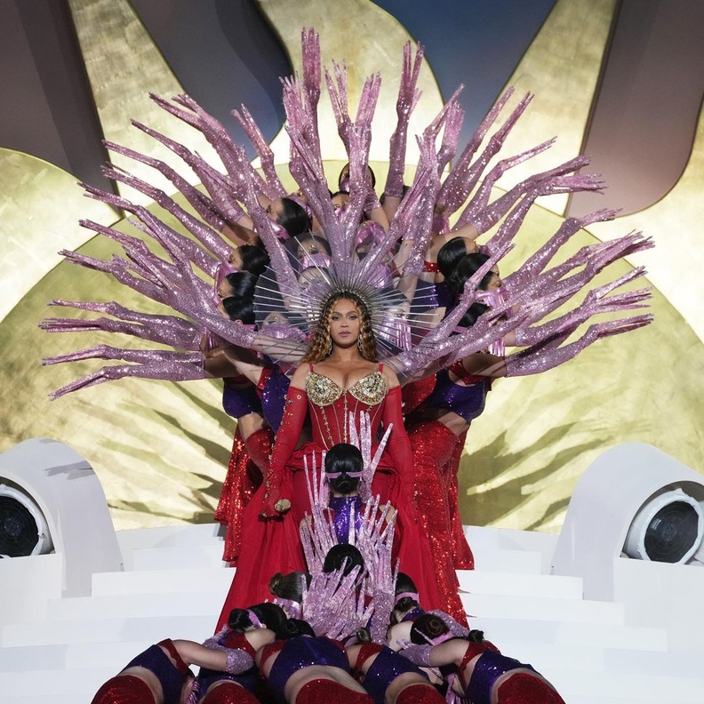 بيونسيه وفرقة مياس