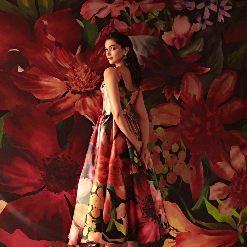 شاهدوا النجمة الهندية ديبيكا بادكون بإطلالة مبهجة احتفالا بنجاح فيلمها الجديد "Pathaan"