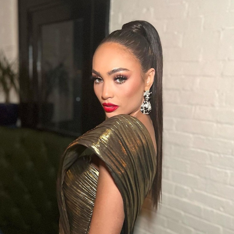 ملكة جمال الكون آر بوني غابرييل بإطلالة جمالية ملهمة لمناسبة عيد الحب ..إليك الخطوات