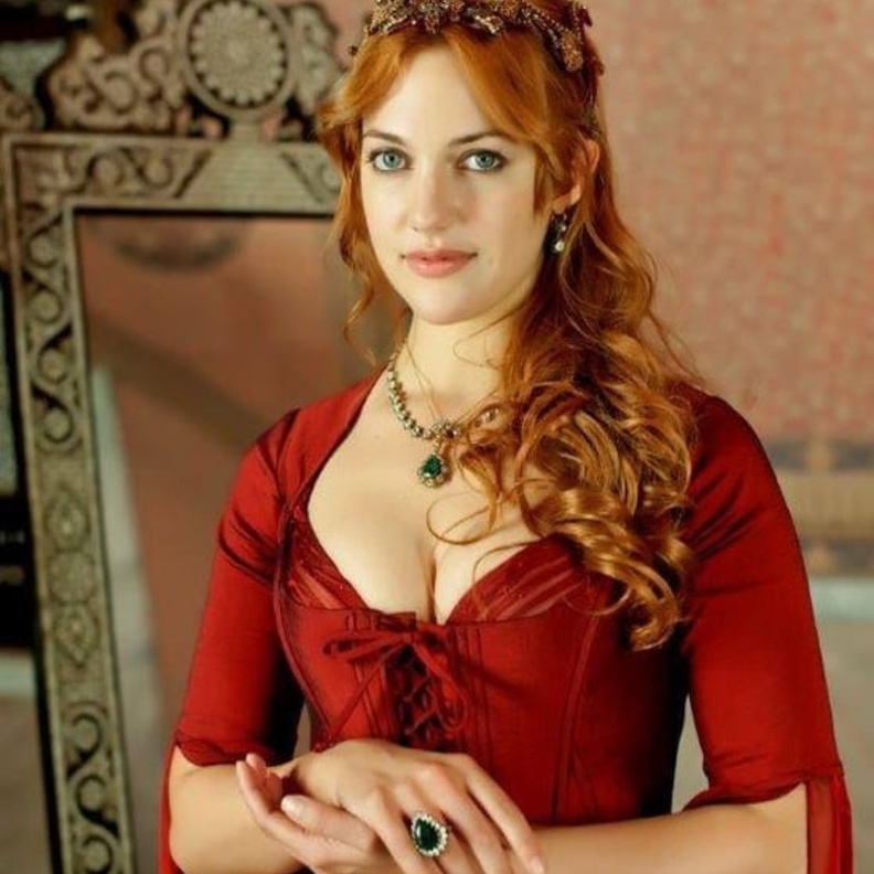 مجوهرات النساء اللاتي دخلن التاريخ بسبب علاقتهنّ بشخصيات بارزة