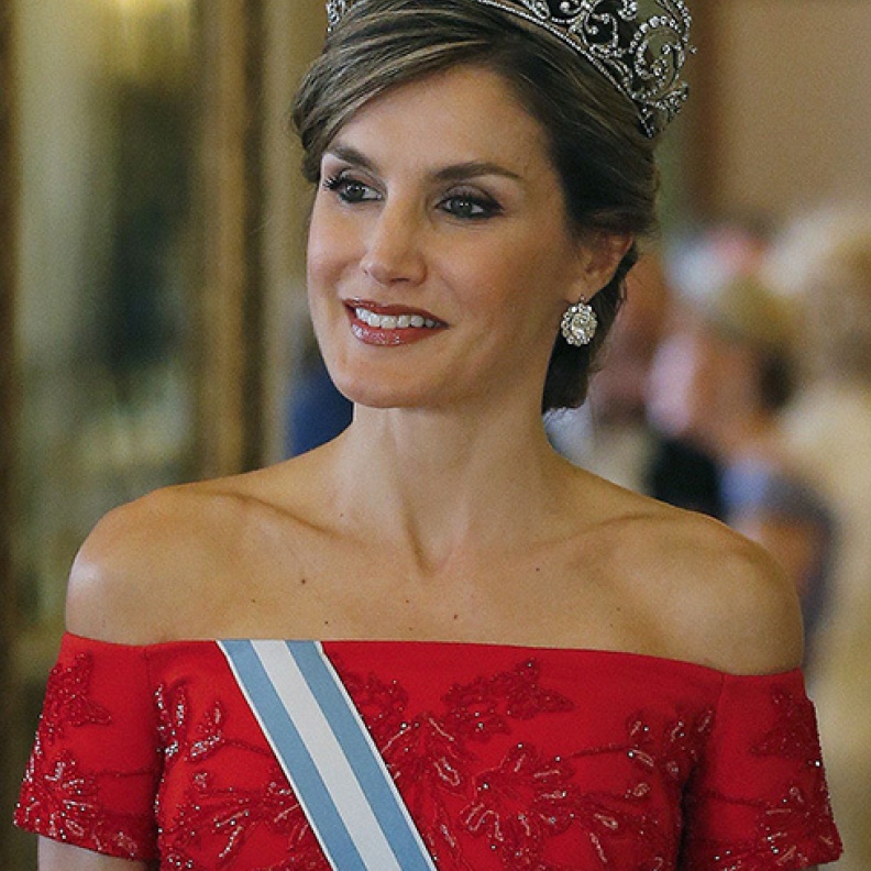 قطعة رومانسية جديدة في صندوق مجوهرات ليتيزيا ملكة إسبانيا.. تعرفي إليها