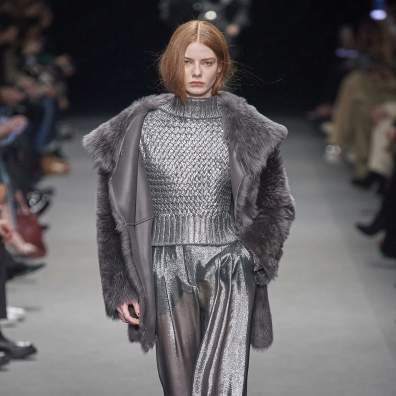 تنسيق الكنزات الصوفية بطريقة تخفي البطن