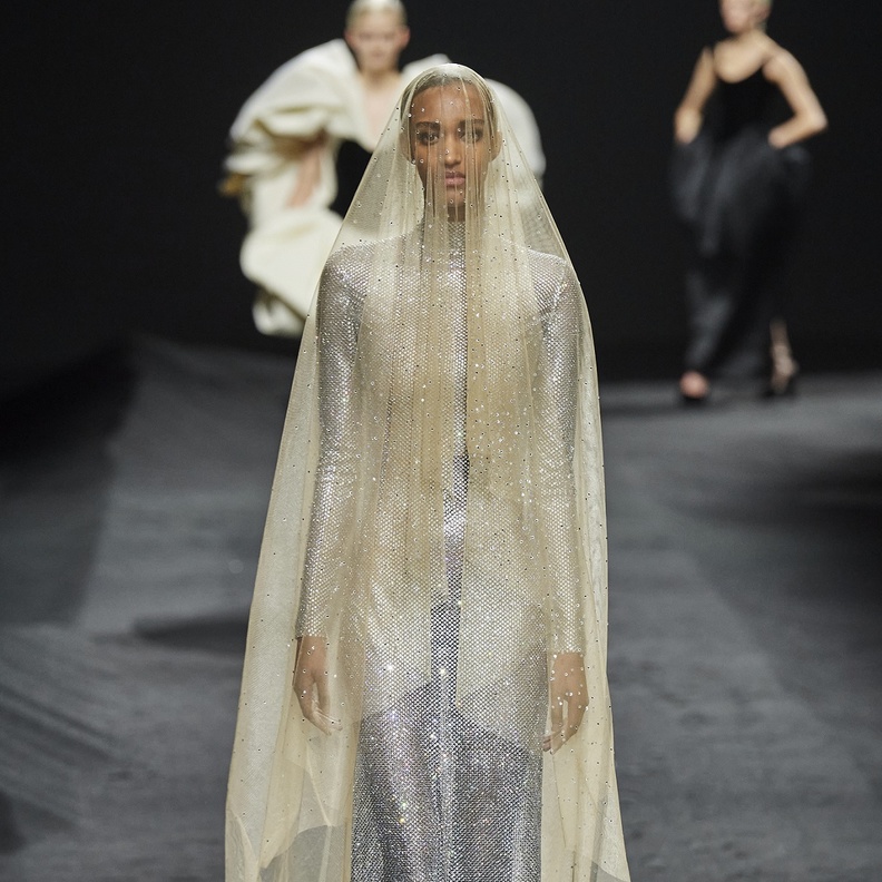 إبداعات المصممين العرب خلال أسبوع الموضة الباريسي للخياطة الراقية 2023_ Ashi Studio