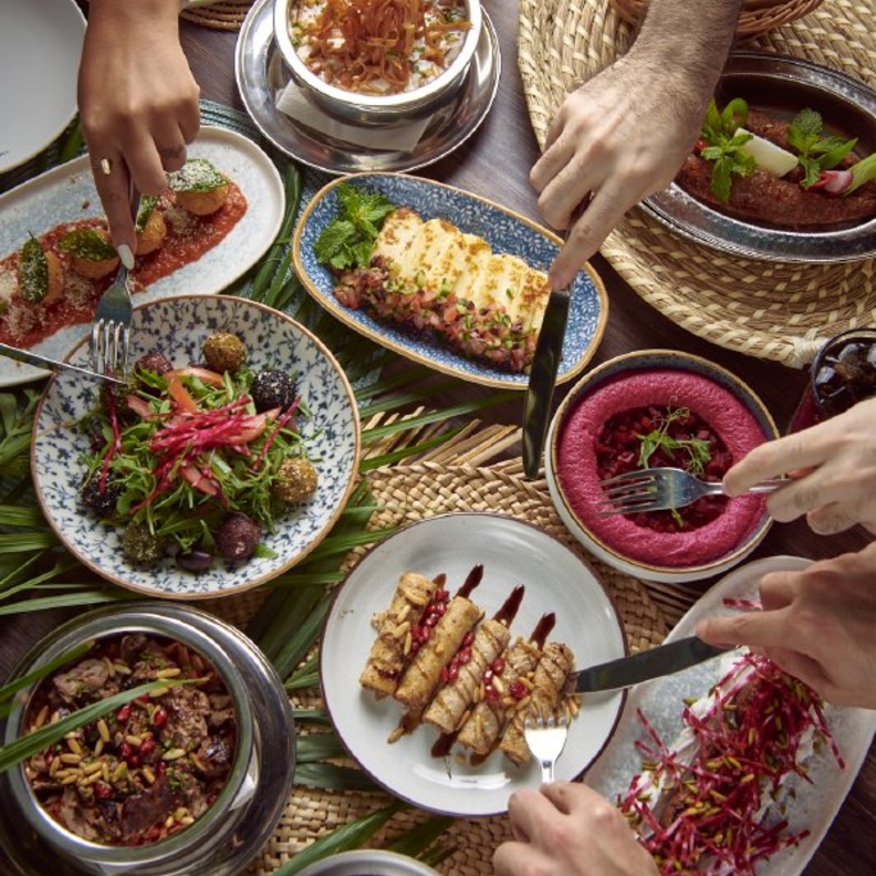 "قهوة بيروت" تحتفي بدفء موسم الأعياد مع عروض استثنائية