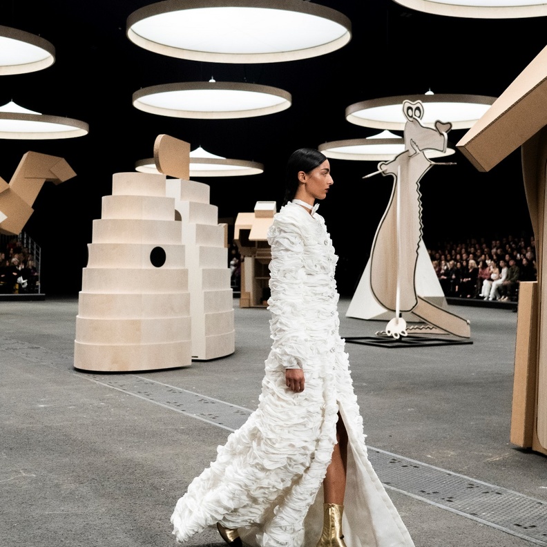 أسبوع الأزياء الراقية لربيع وصيف 2023: أبرز العروض وكل ما تحتاجين معرفته