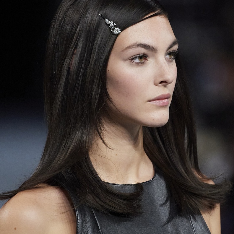 الزيوت الطبيعية لعلاج مشاكل الشعر وطريقة استخدامها