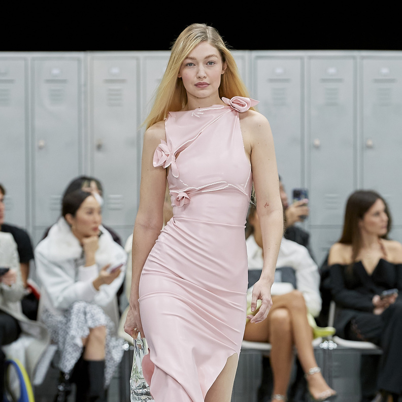 أجمل صيحات الفساتين المناسبة لجسمك النحيف.