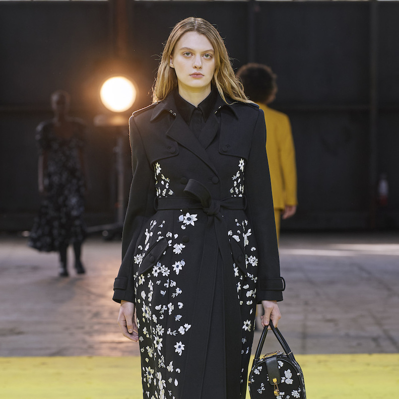  أجمل تصاميم معاطف ماكسي للنساء المححبات