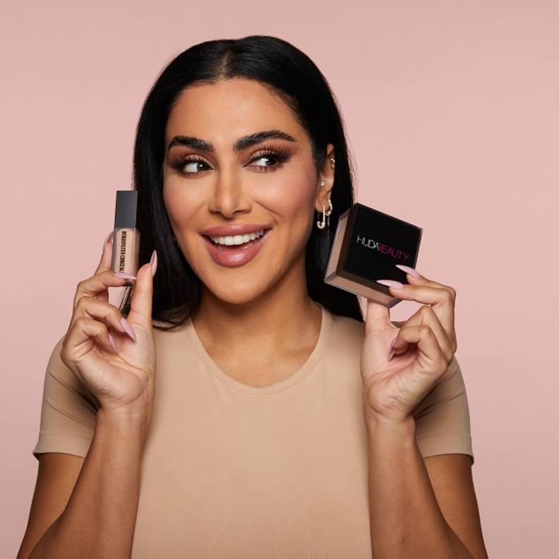 كونسيلر Fauxfilter وبودرة التثبيت والبايكنغ السائبة Easy Bake من هدى بيوتي