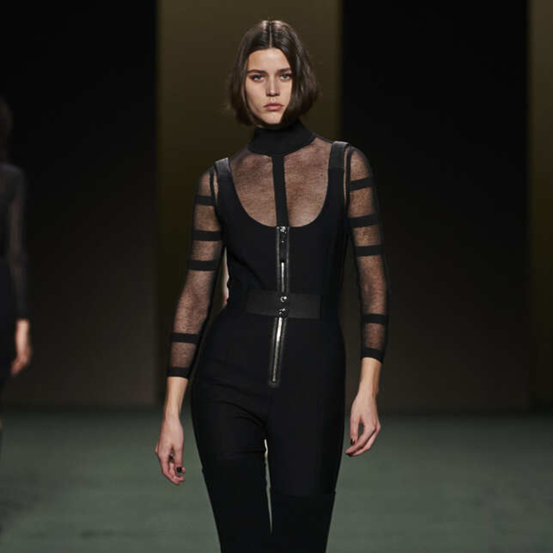 جمبسوت مميّز باللّون الأسود من Hermes