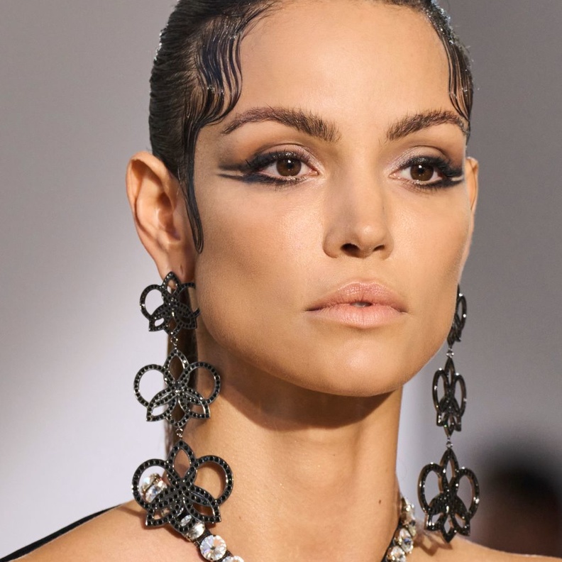 صيحات جمالية سترافقنا في شتاء 2023 ..اتبعي خطوات تطبيقها