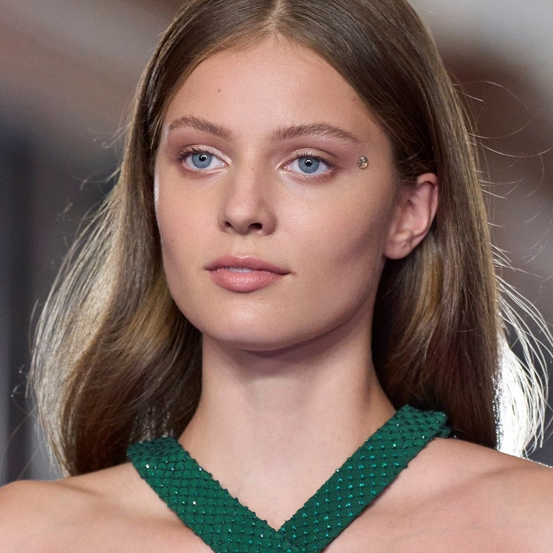 طرق شد الخدود ورفعها تجميلياً لإطلالة أكثر شباباً مع بداية العام الجديد