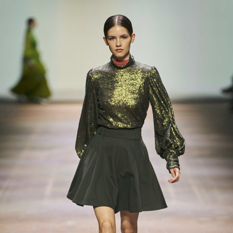 صيحة التوبات البراقة قطع جريئة وأنيقة