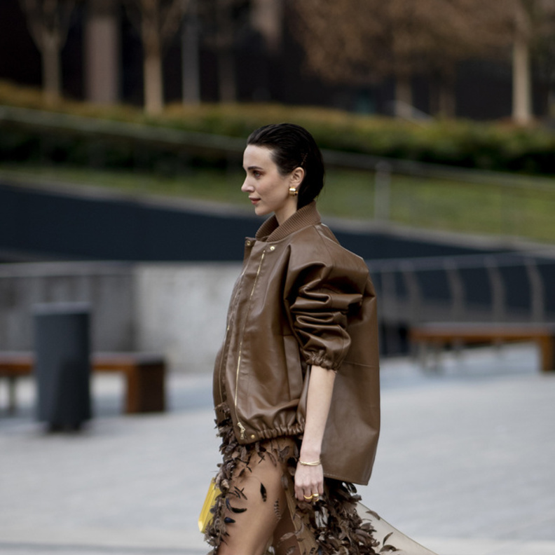 اللّون البني من الصيحات المستمرة لخريف 2023 من Street style