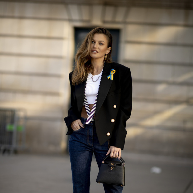 تنسيق البلايزر بأسلوب لافت من Street style