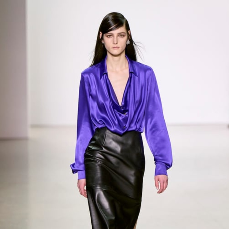 تنسيقات في التنورة الجلد على كل امرأة اعتمادها 